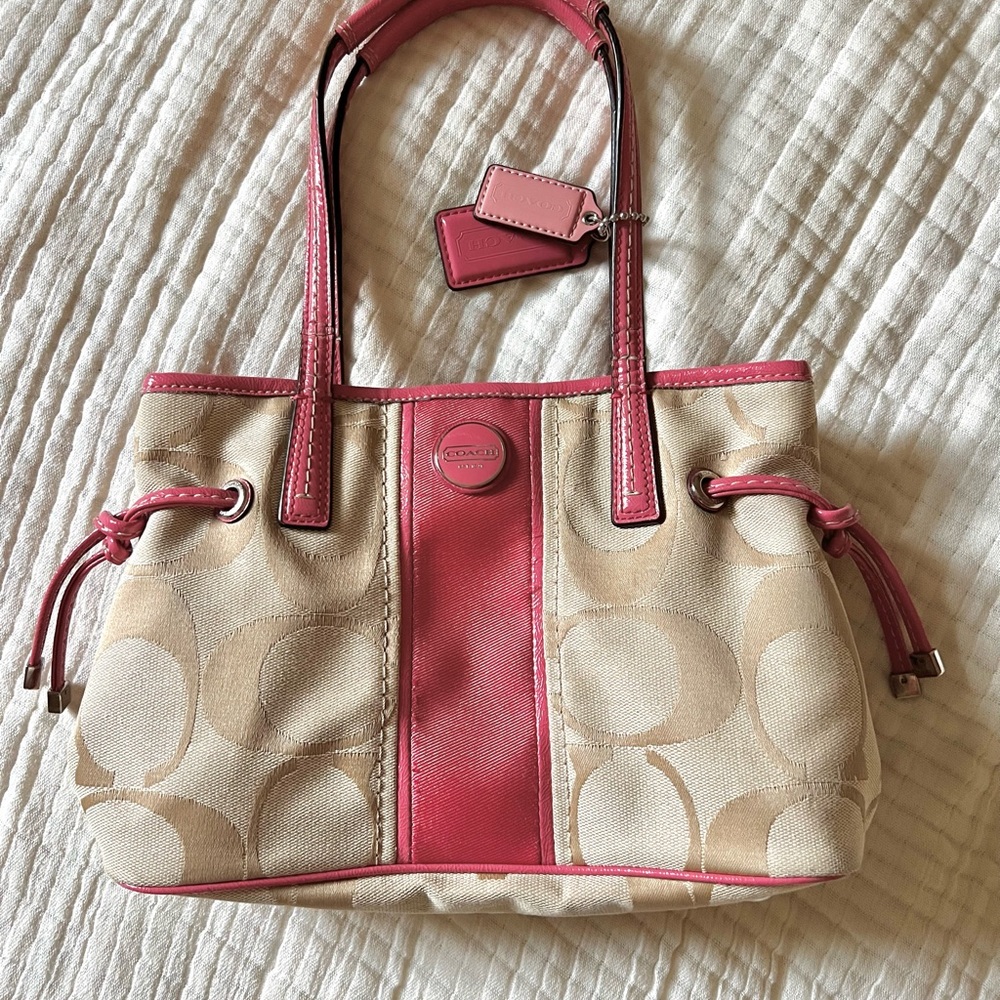 SOLD‼️🚨PLEASE DONT BUY.  Coach Vintage Pink and Tan Shoulder Bag